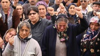 Anneler Evlatlarını Avucuna Gömer