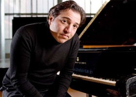 Sen Gidemiyorsan Konser Sana Gelsin
