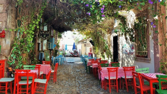 Cunda Sokakları