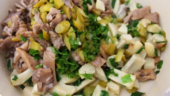 Enginarlı Mantarlı Sıcak Salata