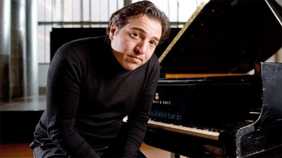 Sen Gidemiyorsan Konser Sana Gelsin