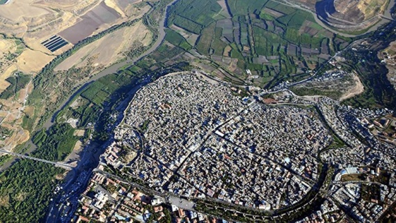 Hevsel Bahçeleri ve Diyarbakır Surları