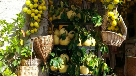 Napoli'de Bir Limon Dükkanı