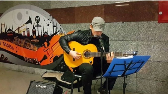 Metro Şarkıcısı Mert Ulu