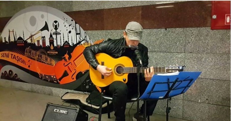 Metro Şarkıcısı Mert Ulu